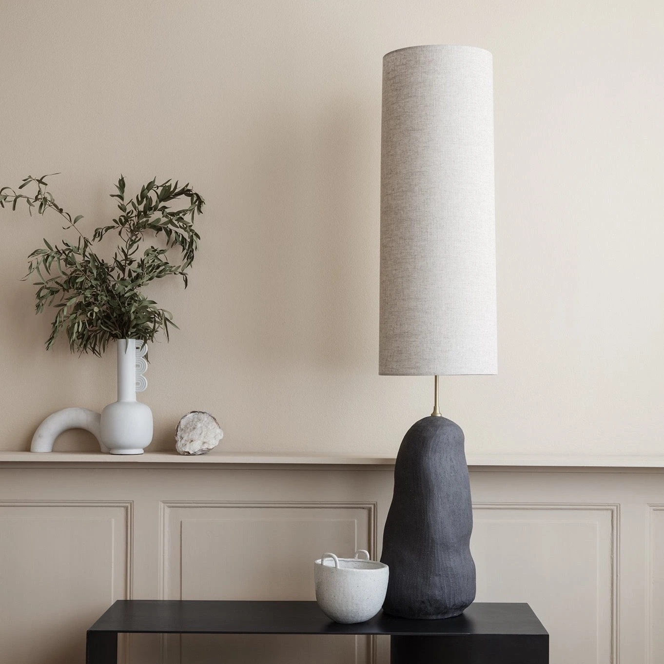 ferm LIVING | Hebe Lamp Base & Shade - Large - Dark Grey Ferm LIVING | Hebe Lamp Base & Shade - Large - Dark Grey -Home Product Store 100356206 3 1630568830 1440x 87cb7366 84de 47e7 8439 9cc42f08c30a