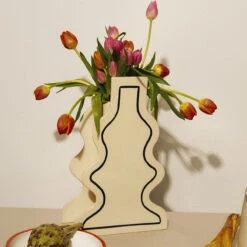 Ferm LIVING | Paste Vase - Curvy - Off White 6 Ferm LIVING | Paste Vase - Curvy - Off White -Home Product Store Earl of East For The Table 0849