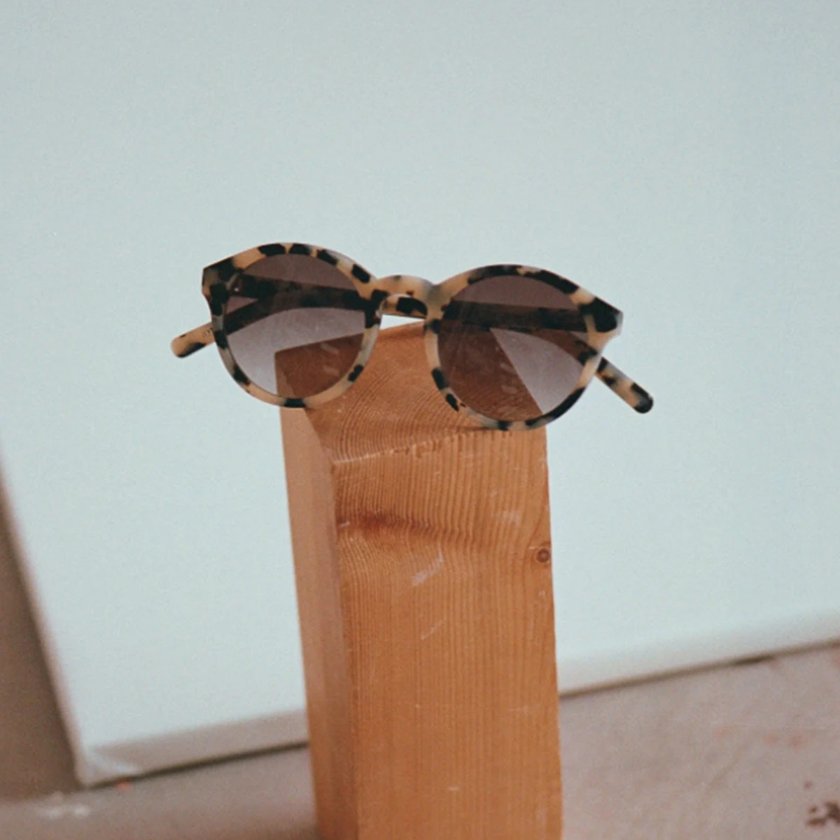 Monokel Eyewear | Barstow Black & White Havana Frame - Grey Gradient Lens Monokel Eyewear | Barstow Black & White Havana Frame - Grey Gradient Lens -Home Product Store earl of east monokel eyewear barstow black white havana 3